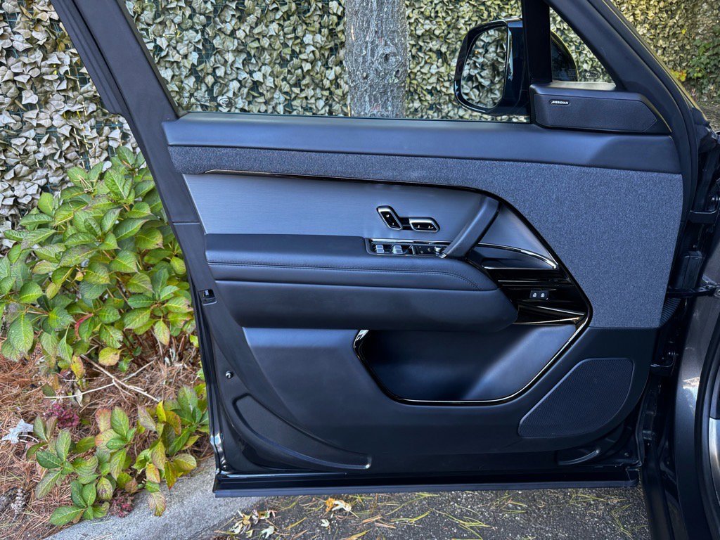 Used 2023 Land Rover Range Rover Sport SE image 8