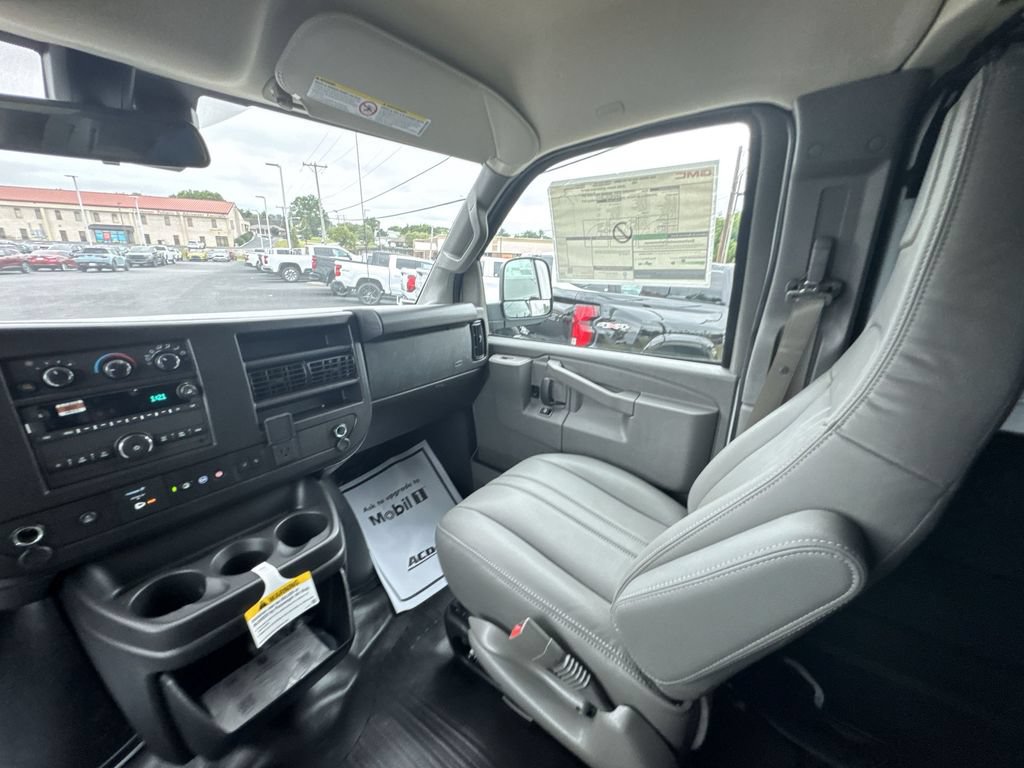 New 2025 GMC Savana 3500 Extended RWD image 11