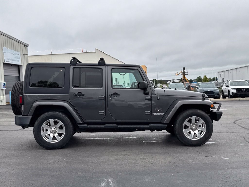 Used 2016 Jeep Wrangler Unlimited Sahara w/ Dual Top Group AWD/4WD image 6