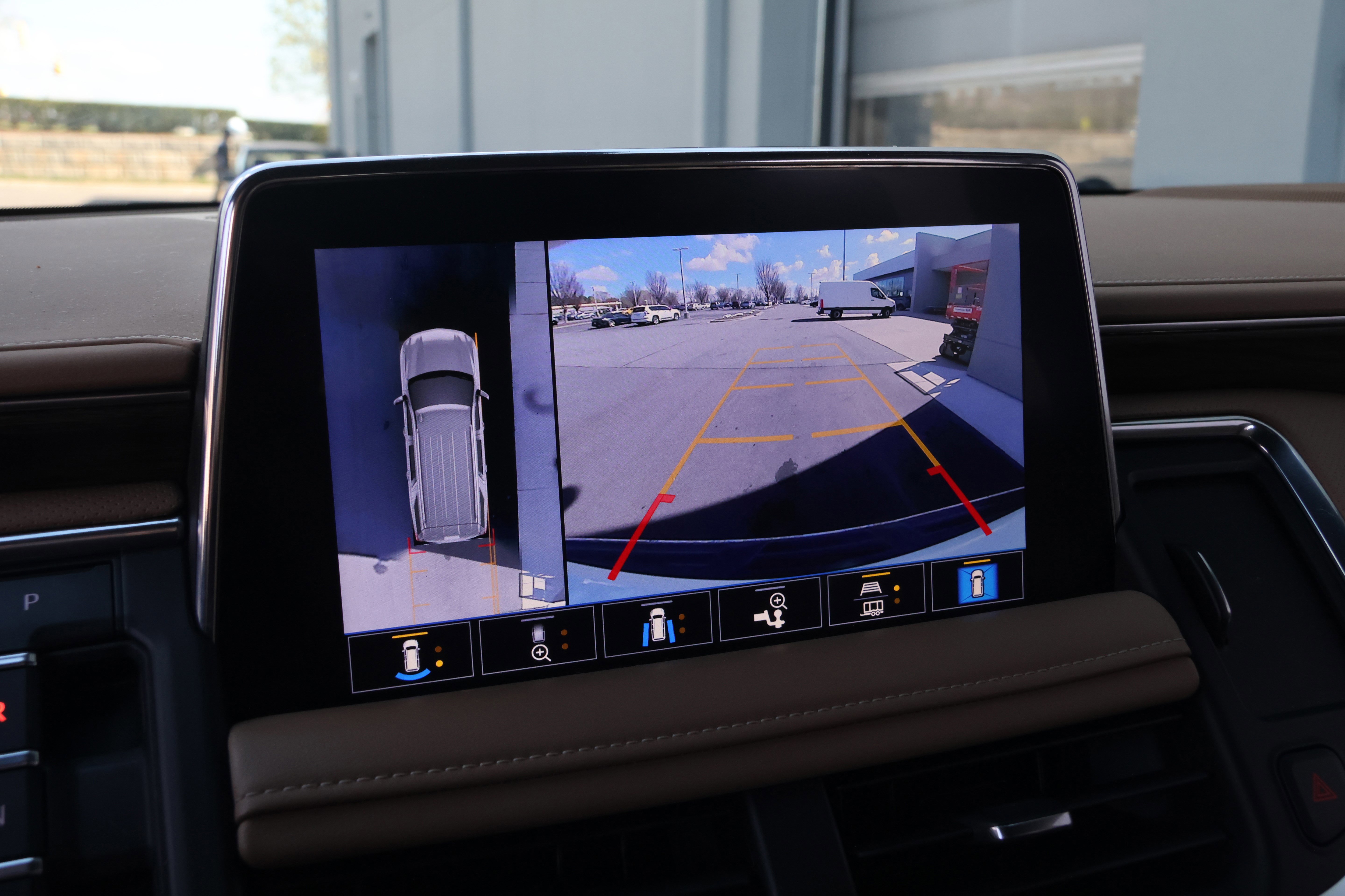 Used 2021 Chevrolet Suburban Premier w/ Premium Package image 28