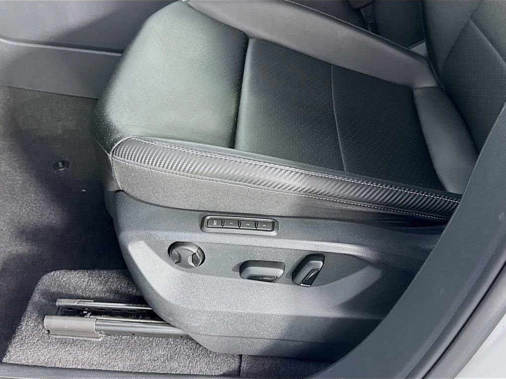 Used 2023 Volkswagen Atlas Cross Sport SEL image 21