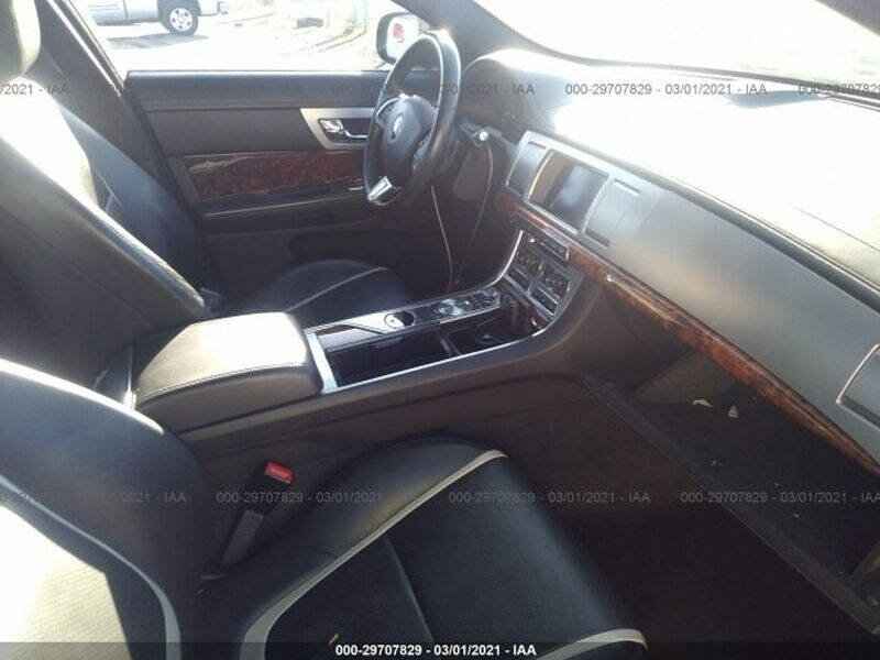 Used 2015 Jaguar XF Portfolio image 5