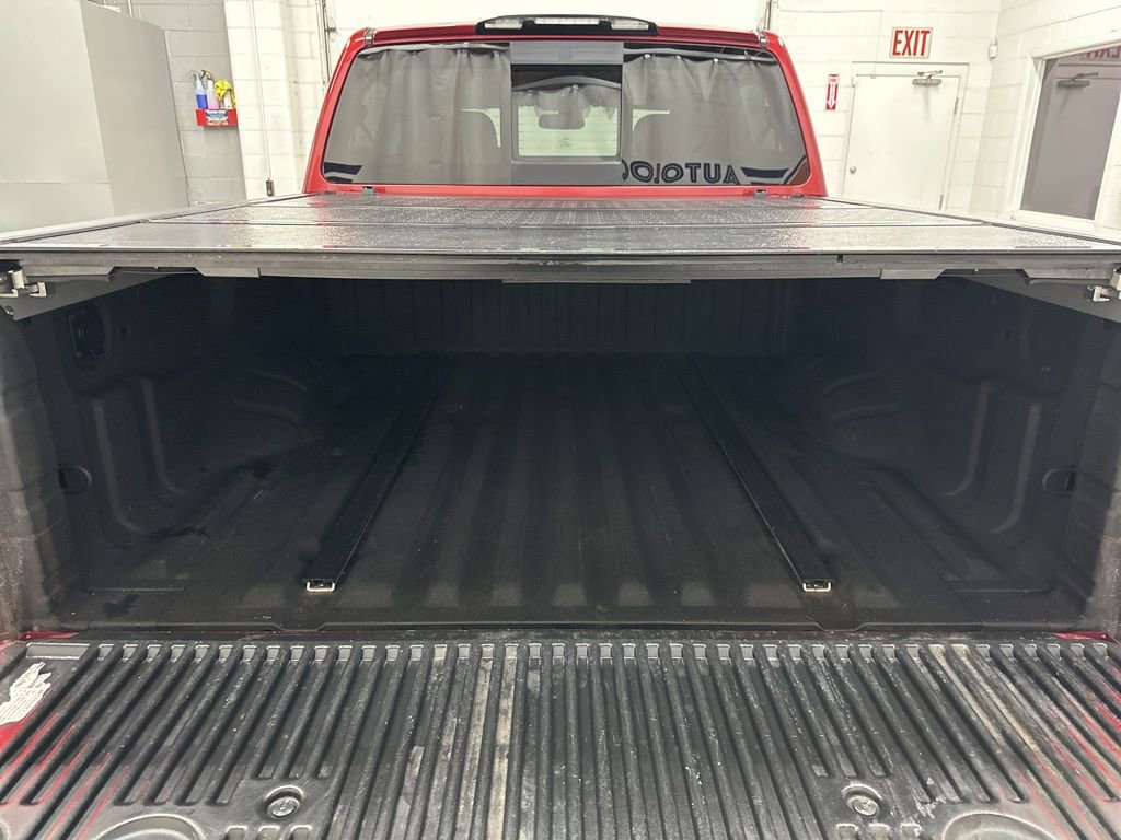 Used 2017 Nissan Titan PRO-4X w/ Pro-4x Convenience Package AWD/4WD image 12