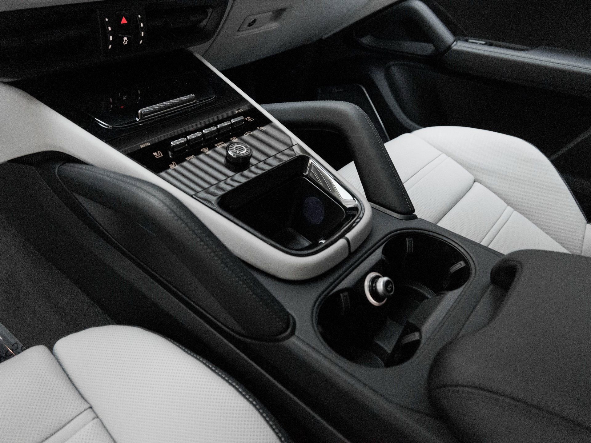 New 2026 Porsche Cayenne Turbo image 25