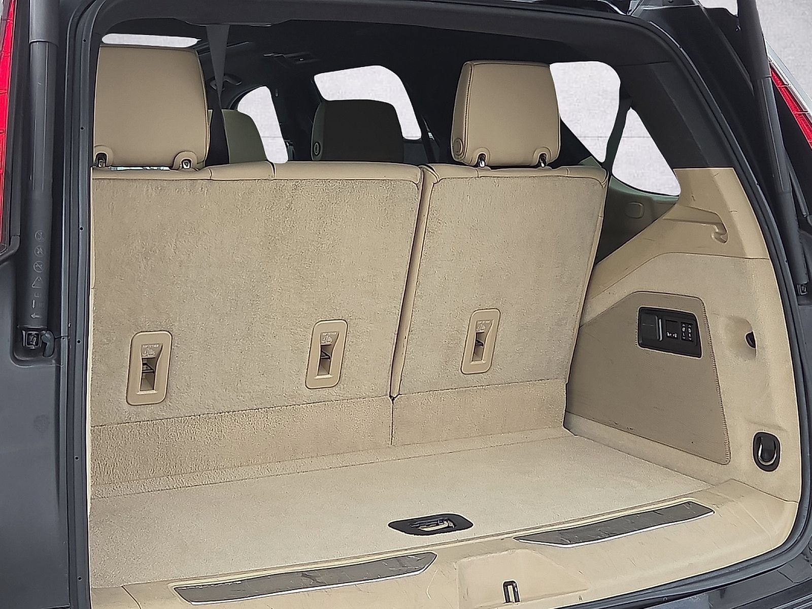 Used 2023 Cadillac Escalade Premium Luxury w/ Performance Package AWD/4WD image 9