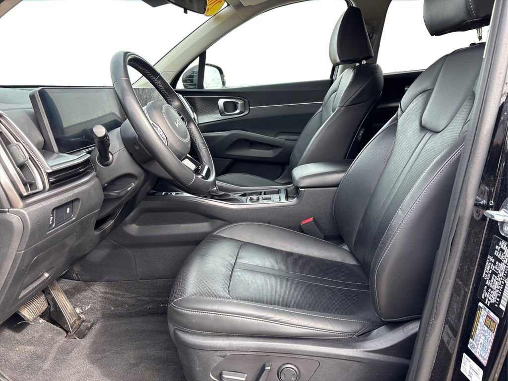 Used 2025 Kia Sorento S image 9