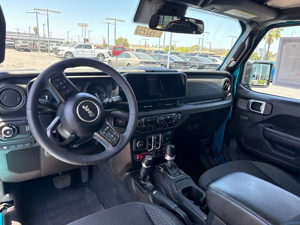 Used 2024 Jeep Wrangler Unlimited Rubicon 4xe AWD/4WD image 17