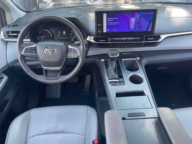 Certified 2025 Toyota Sienna XLE FWD image 15