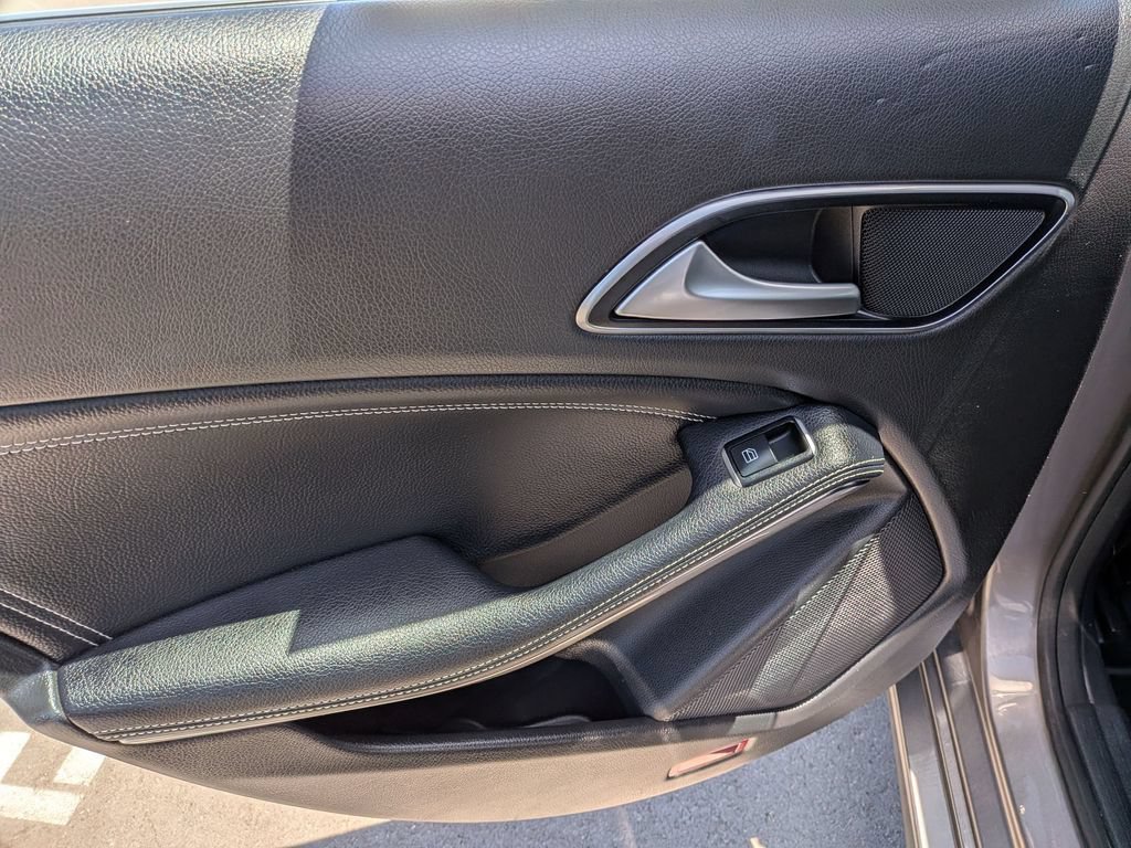 Used 2018 Mercedes-Benz CLA 250 image 16