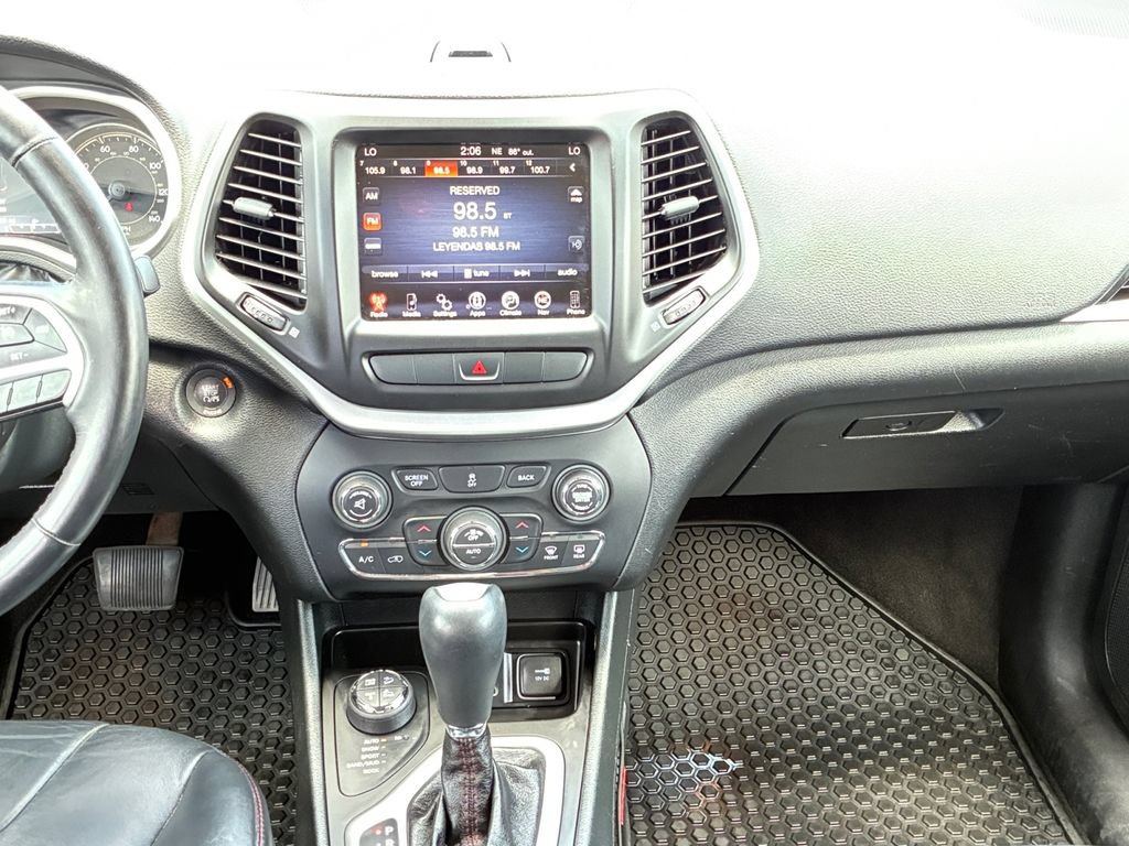 Used 2014 Jeep Cherokee Trailhawk w/ Comfort/Convenience Group AWD/4WD image 3