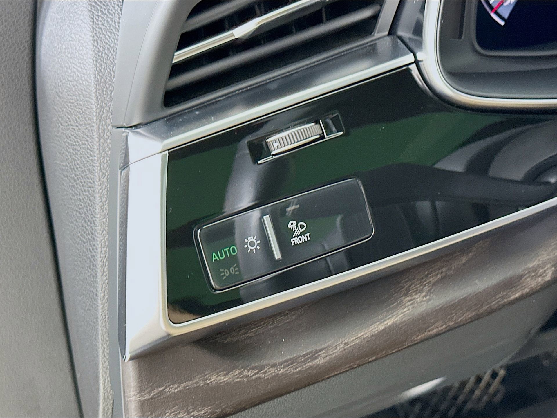 Used 2023 Audi Q8 Prestige w/ Prestige Package image 11