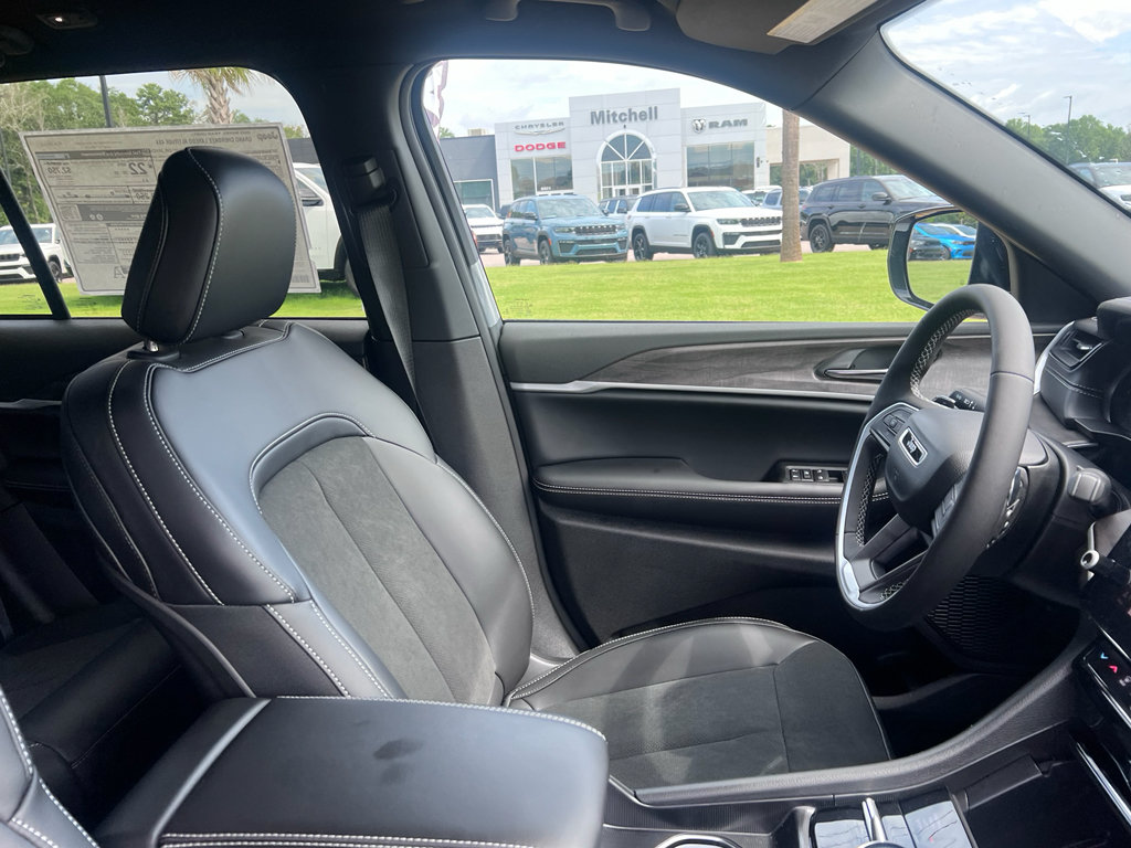 New 2026 Jeep Grand Cherokee Altitude AWD/4WD image 14