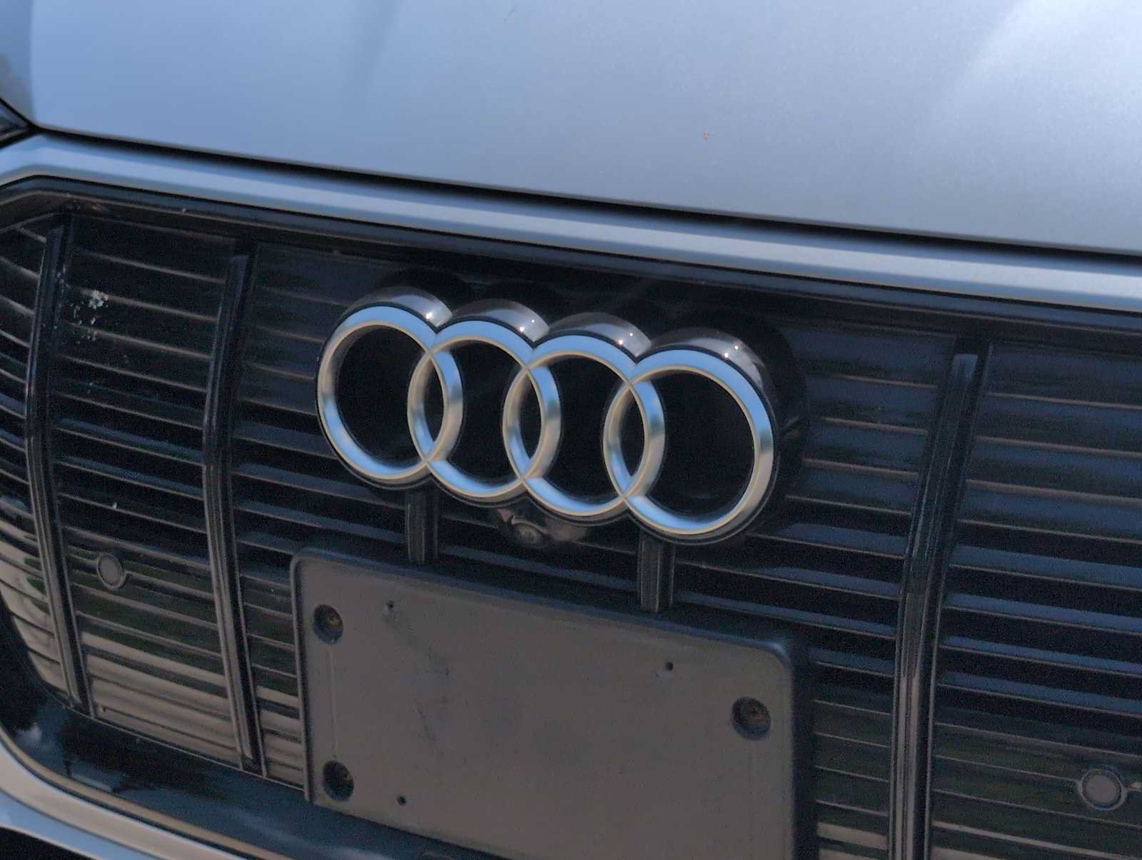 Used 2022 Audi e-tron Premium w/ Convenience Plus Package AWD/4WD image 12