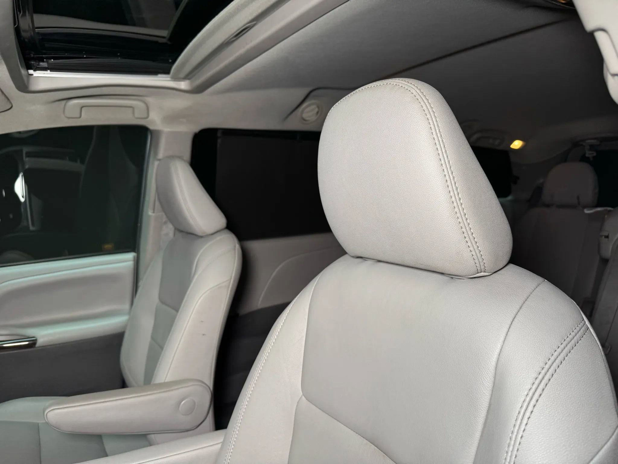 Used 2019 Toyota Sienna XLE FWD image 36