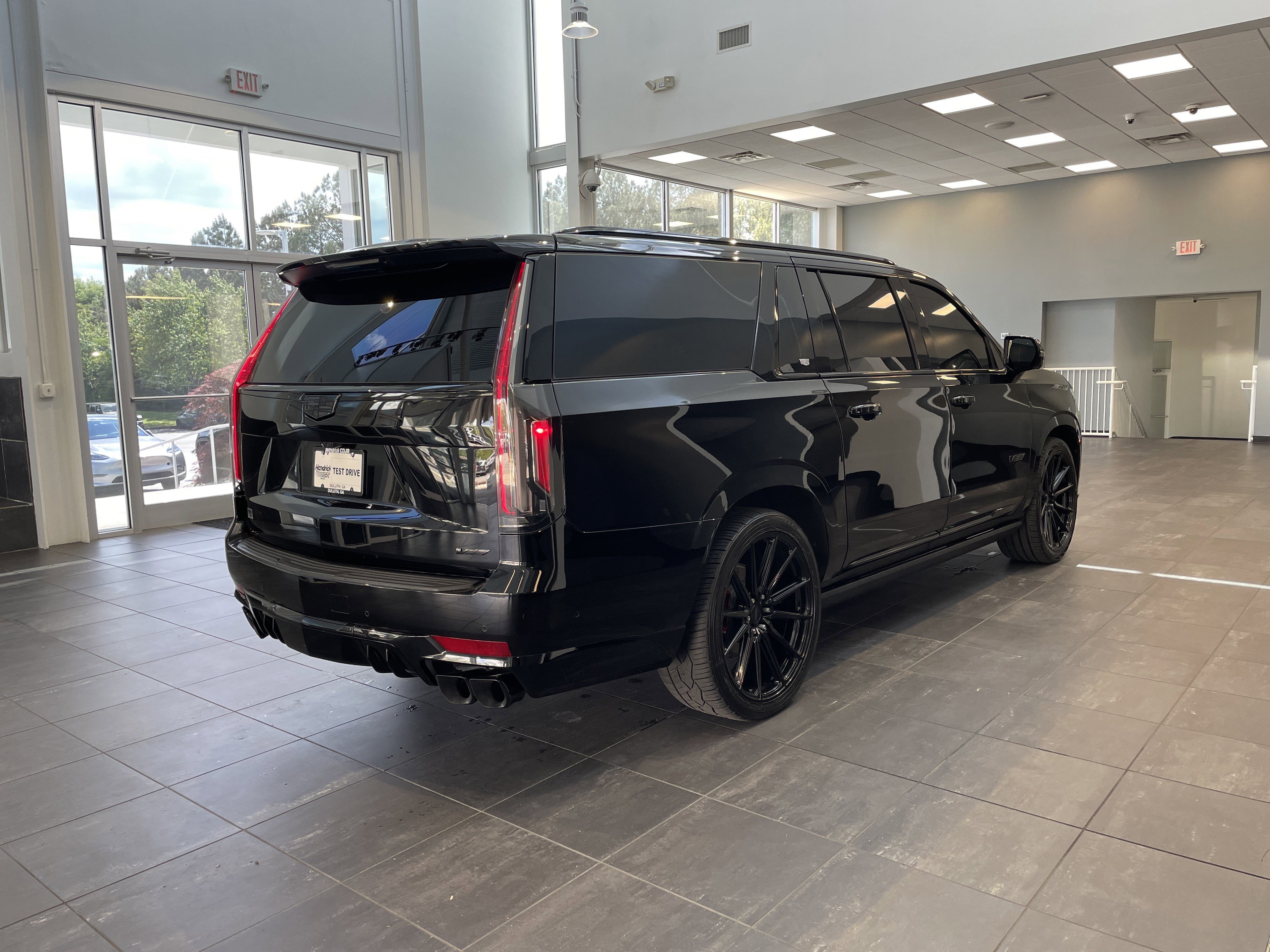 Used 2024 Cadillac Escalade ESV V w/ Heavy-Duty Trailer Package AWD/4WD image 12