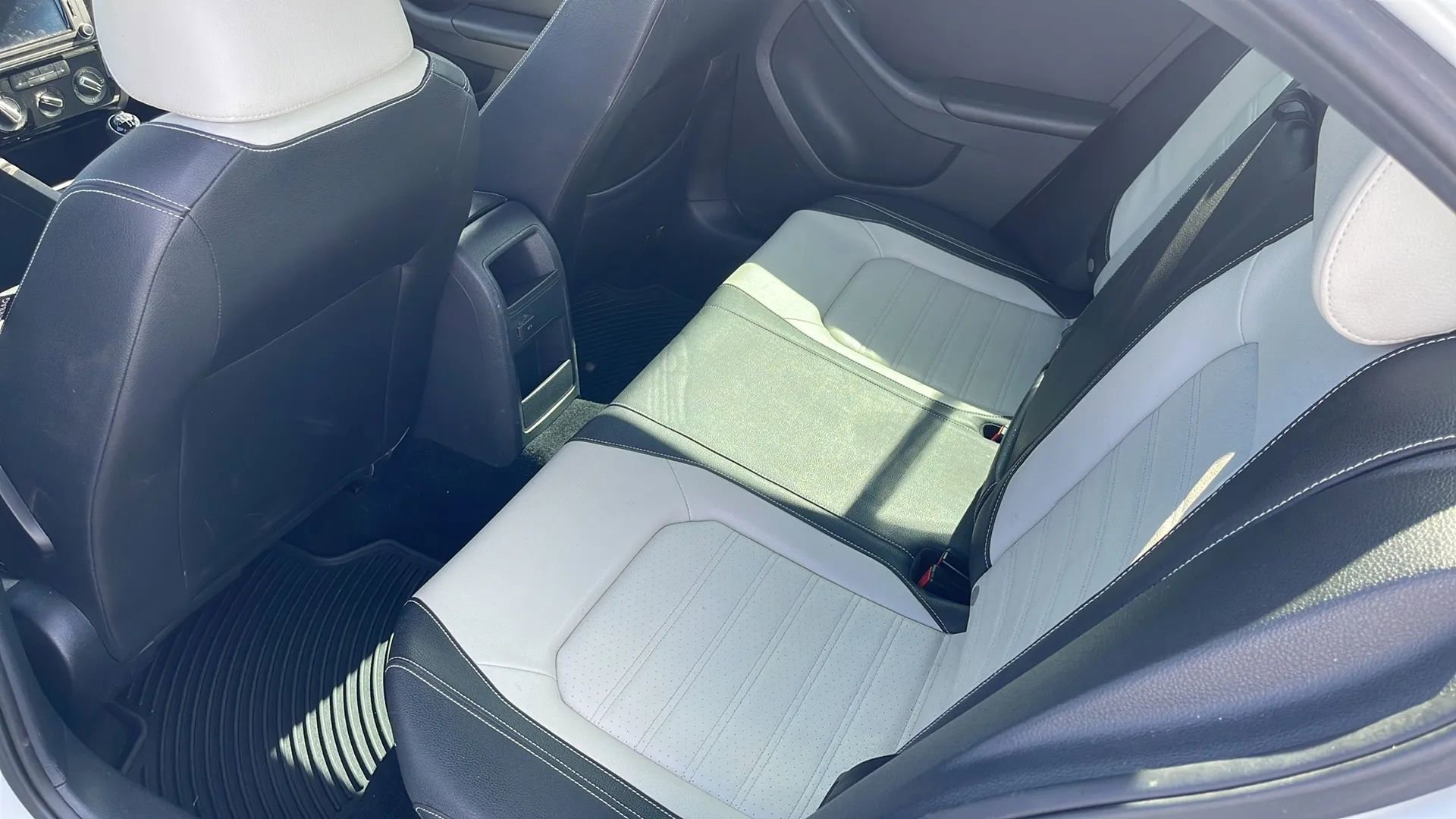 Used 2016 Volkswagen Jetta Sport image 11