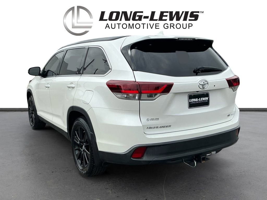 Used 2019 Toyota Highlander SE AWD/4WD image 4