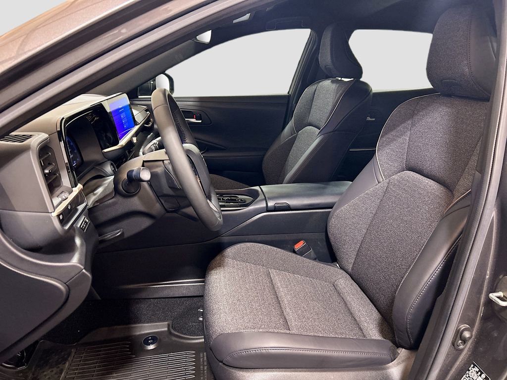 Used 2023 Toyota Crown XLE image 18