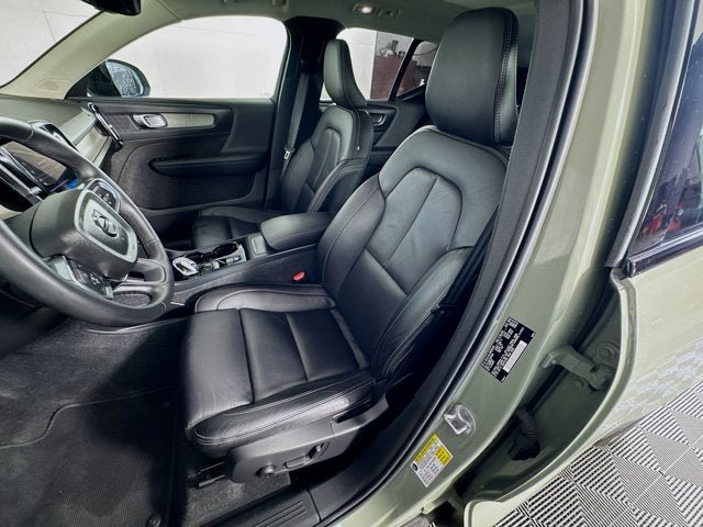 Used 2023 Volvo XC40 B5 Plus w/ Driver Assist Package AWD/4WD image 18