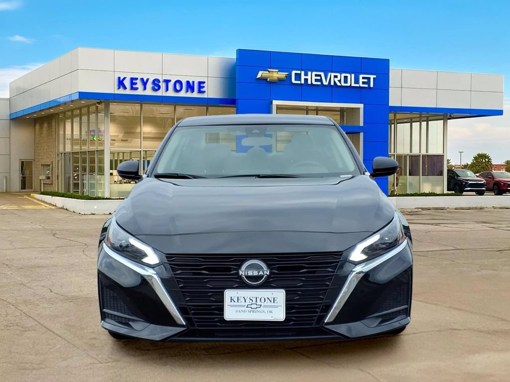 Used 2025 Nissan Altima 2.5 SV FWD image 2