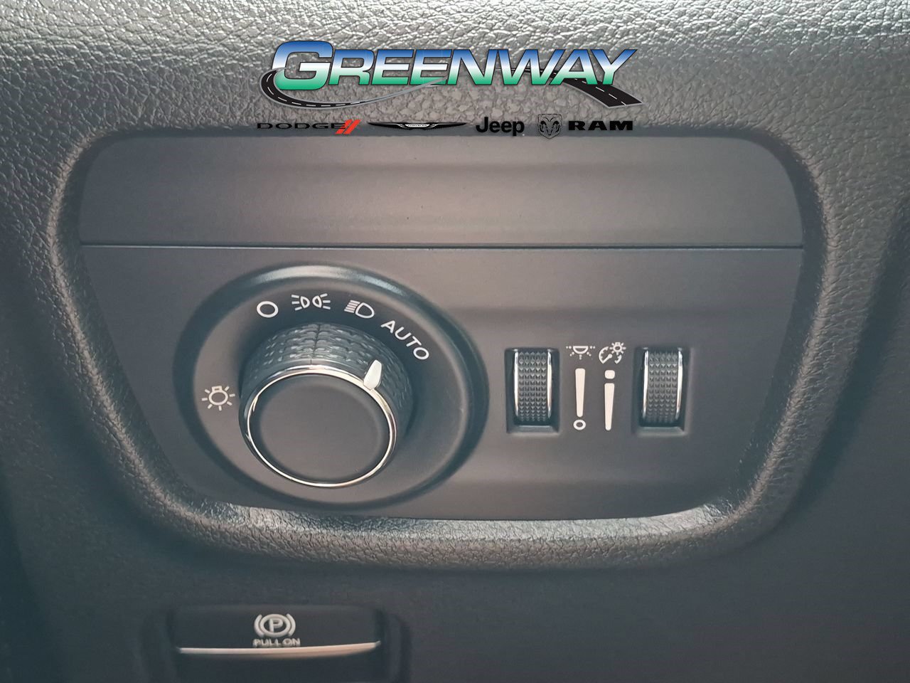 Used 2022 Jeep Grand Cherokee Laredo w/ Luxury Tech Group I AWD/4WD image 21