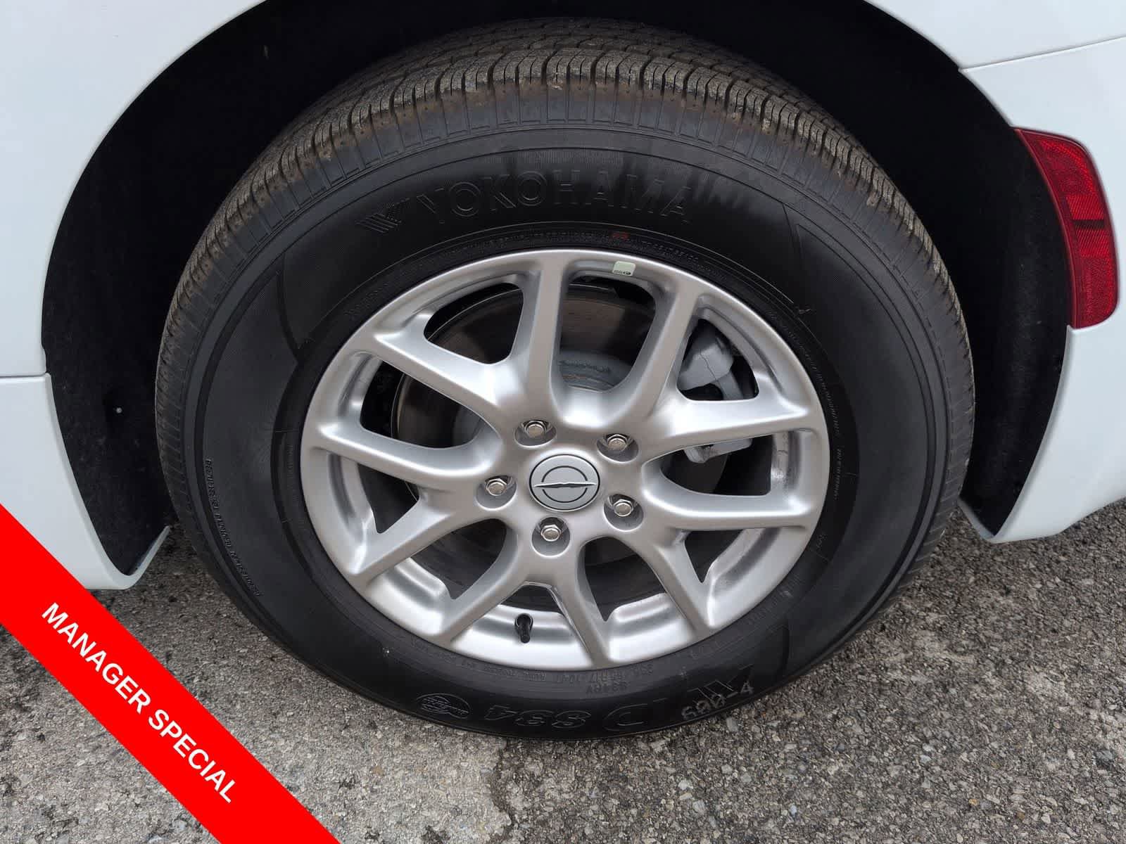 New 2026 Chrysler Pacifica Select FWD image 12