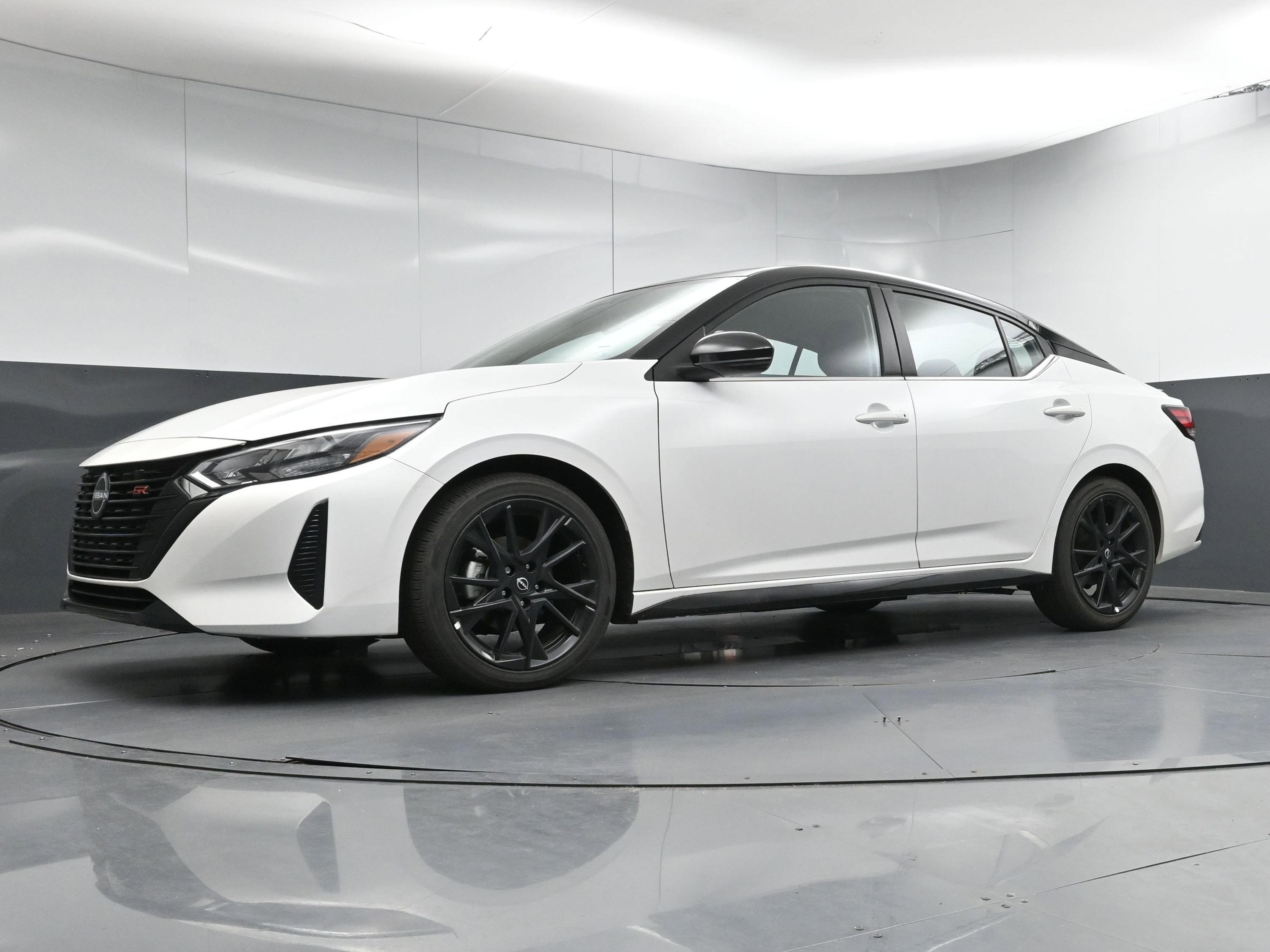 Certified 2025 Nissan Sentra SR w/ Midnight Edition image 21