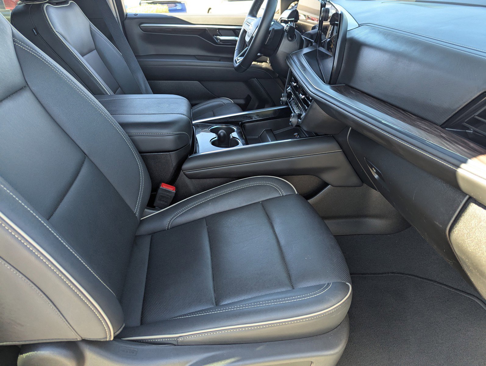 Certified 2025 Chevrolet Suburban Premier image 12