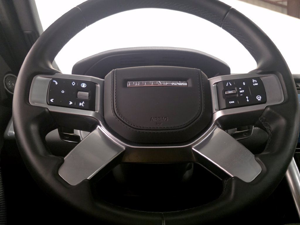 Certified 2025 Land Rover Discovery Dynamic SE AWD/4WD image 21