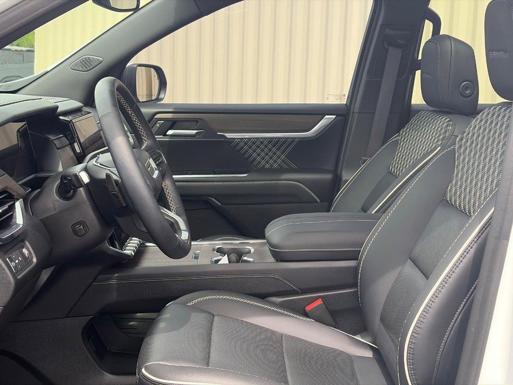 Used 2025 GMC Acadia Denali FWD image 19