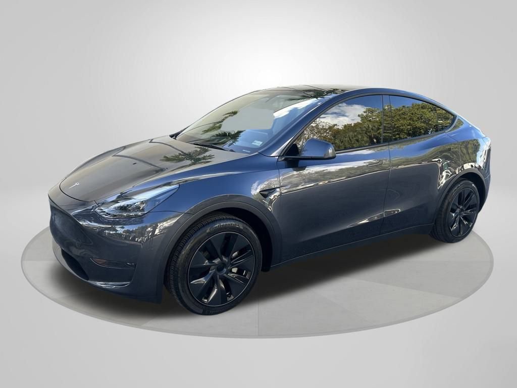 Used 2025 Tesla Model Y Long Range image 3