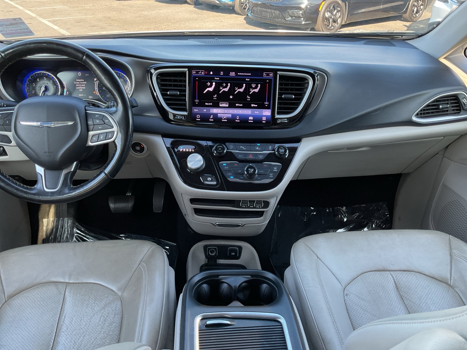 Used 2021 Chrysler Pacifica Touring-L FWD image 15
