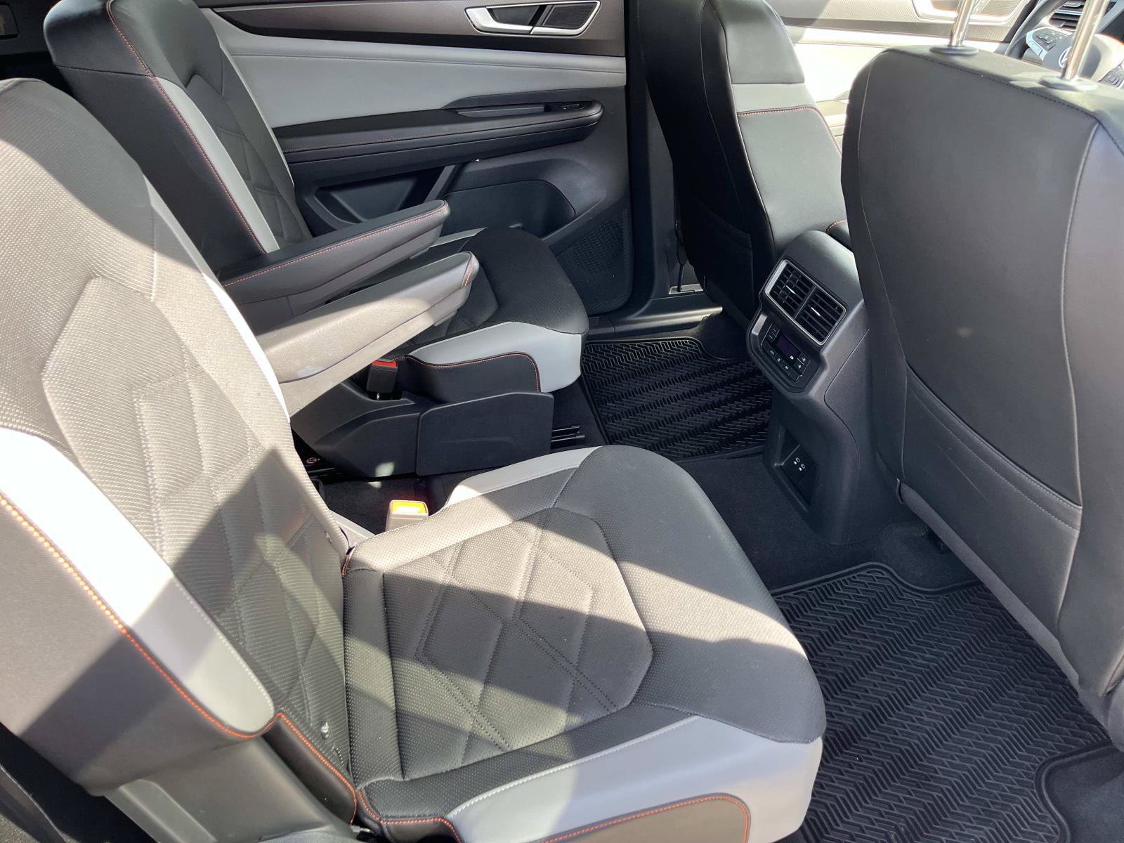 Used 2024 Volkswagen Atlas Peak Edition SEL AWD/4WD image 23