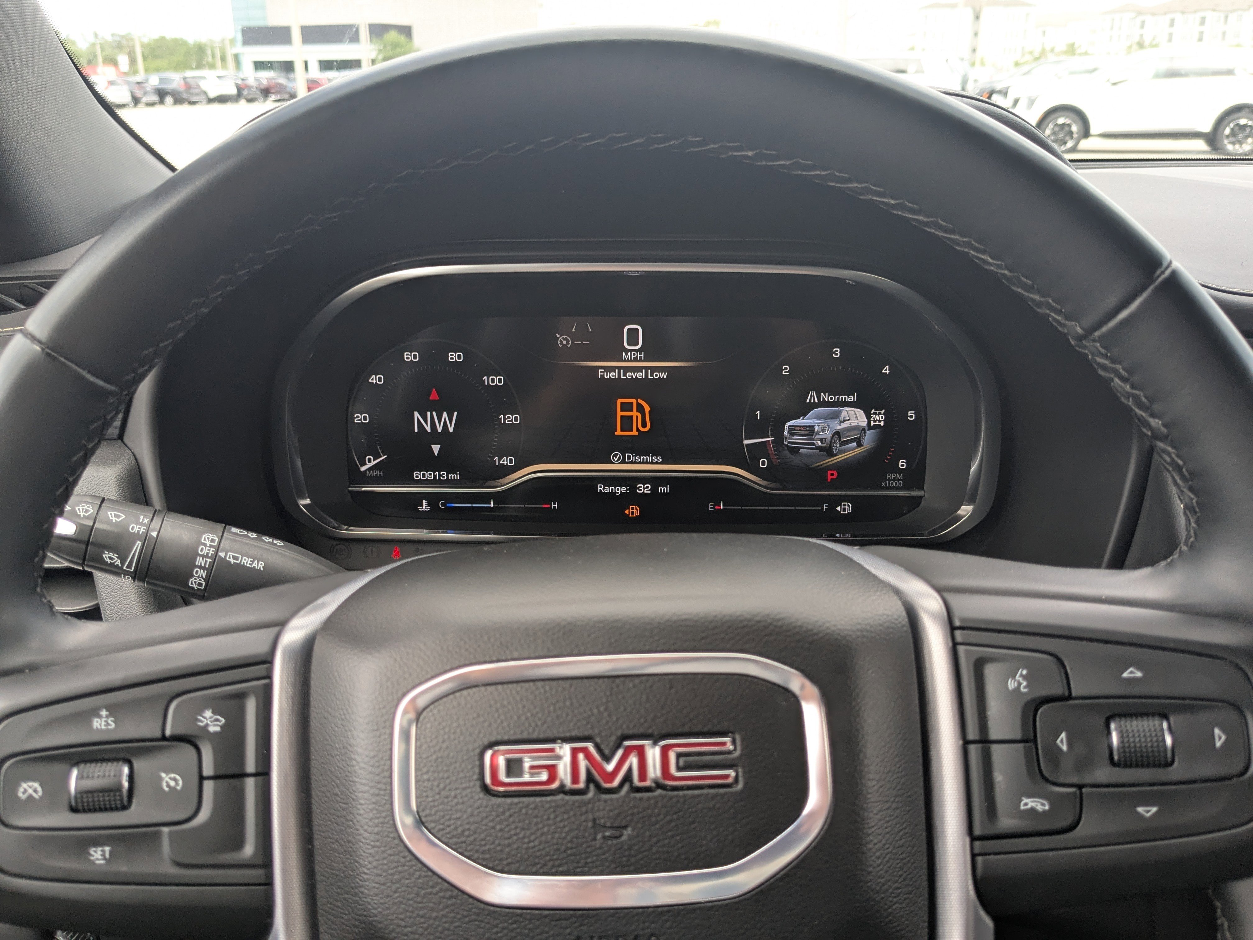 Used 2024 GMC Yukon SLT image 36