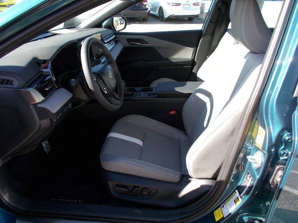 Used 2026 Toyota Camry SE w/ Convenience Package image 16