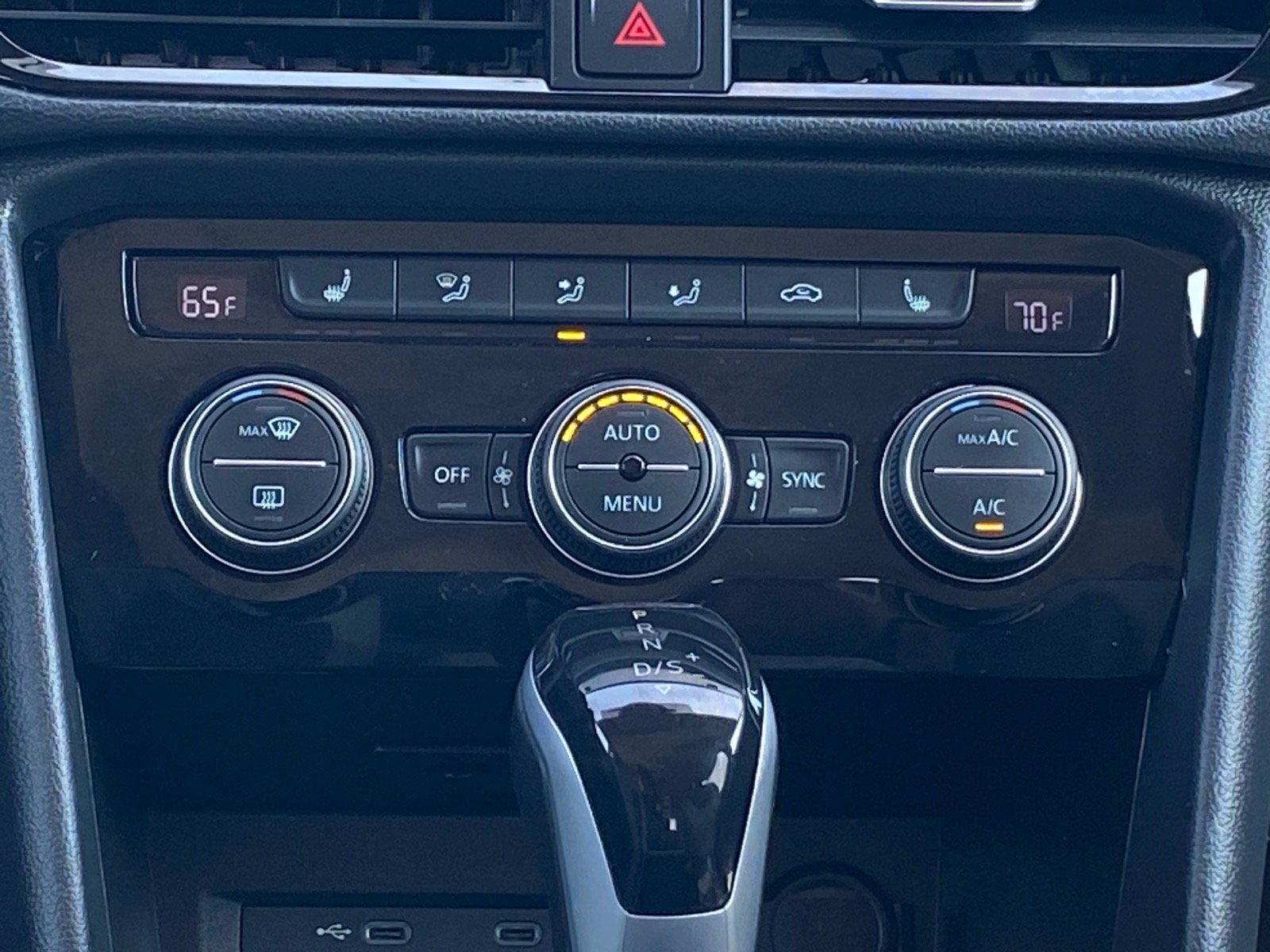 Certified 2024 Volkswagen Taos SE AWD/4WD image 9