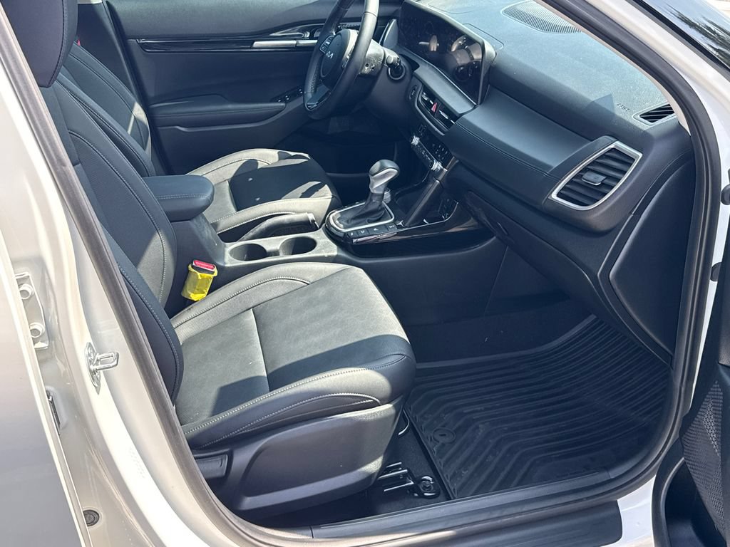Certified 2025 Kia Seltos EX w/ EX Sunroof Package AWD/4WD image 13