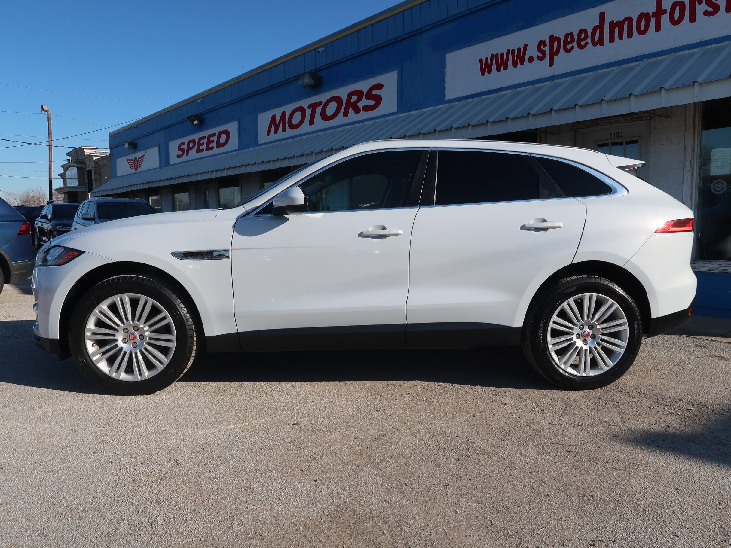 Used 2018 Jaguar F-PACE Portfolio image 3