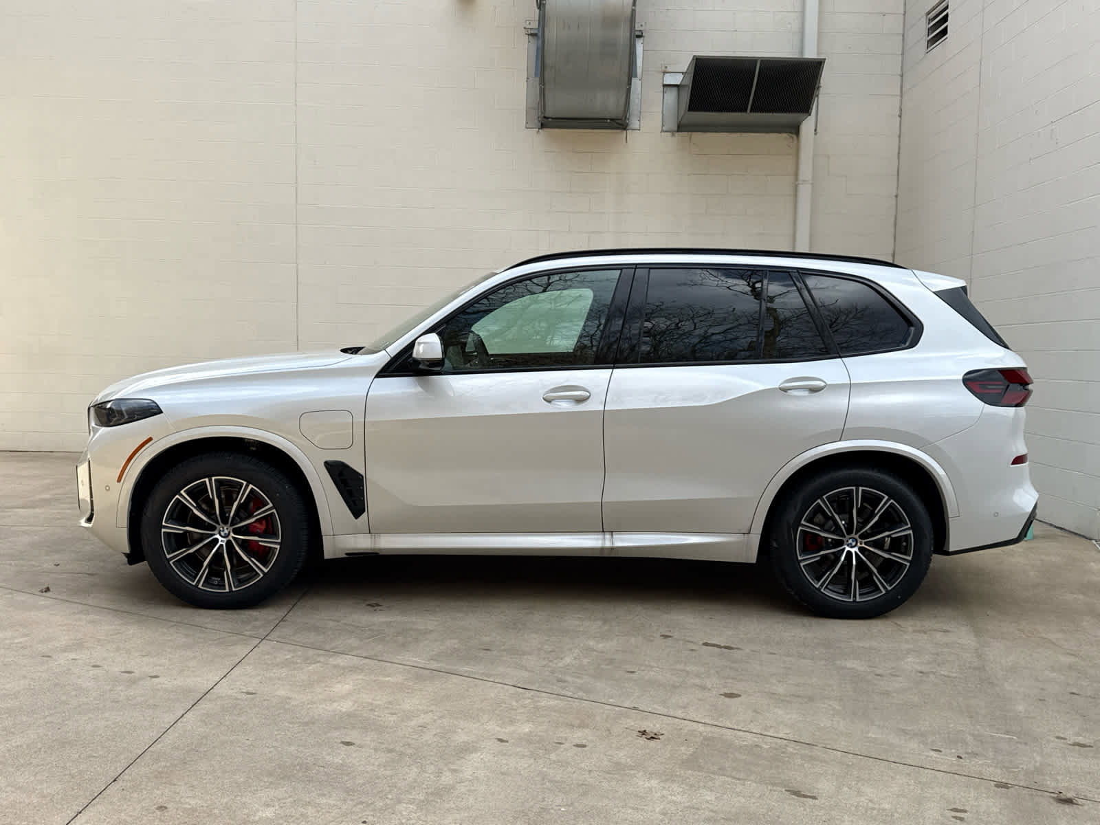 New 2026 BMW X5 xDrive50e w/ M Sport Package AWD/4WD image 6