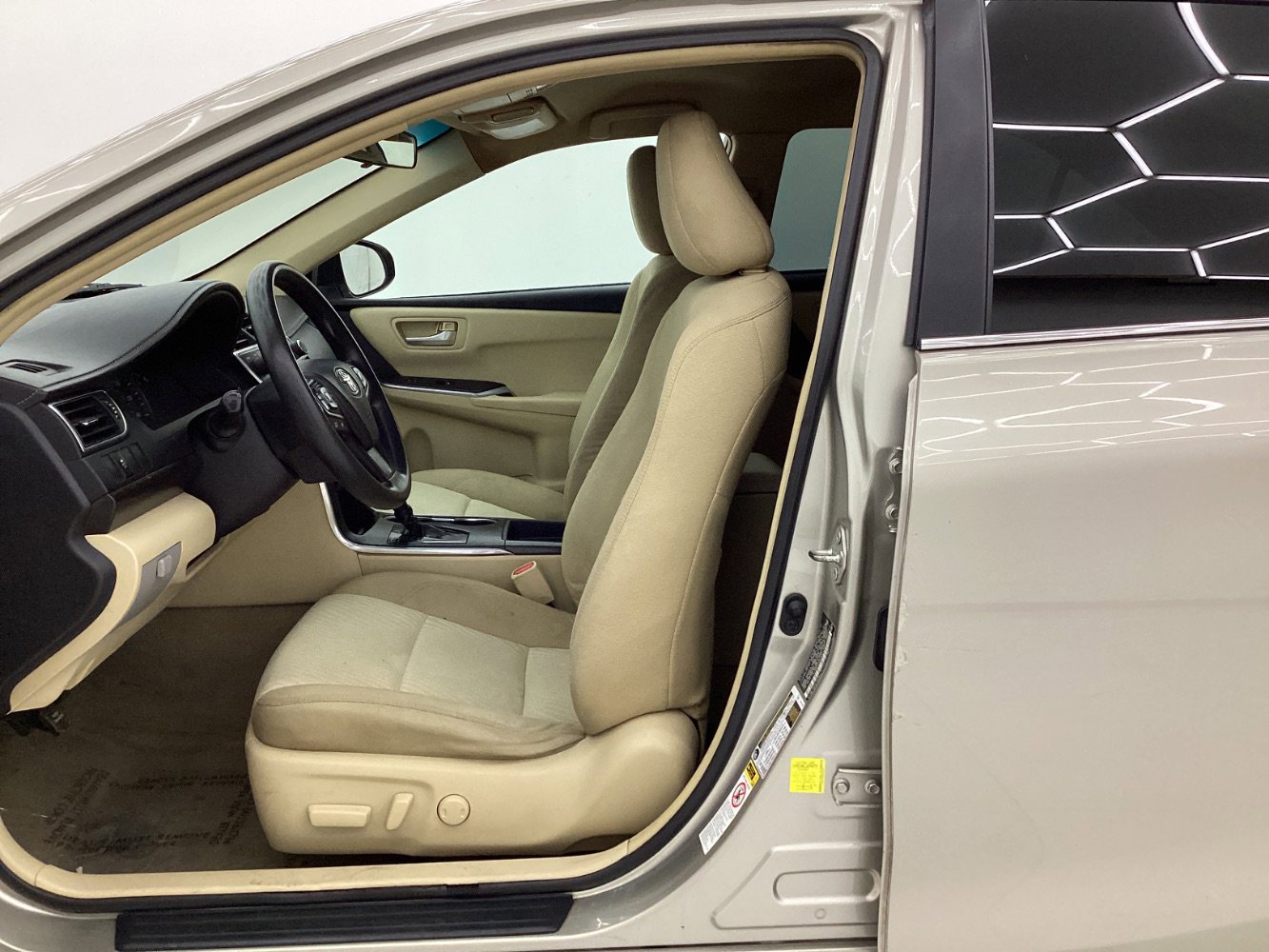 Used 2015 Toyota Camry LE FWD image 14