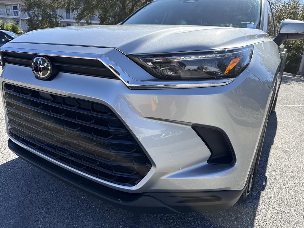 Used 2024 Toyota Grand Highlander XLE image 10