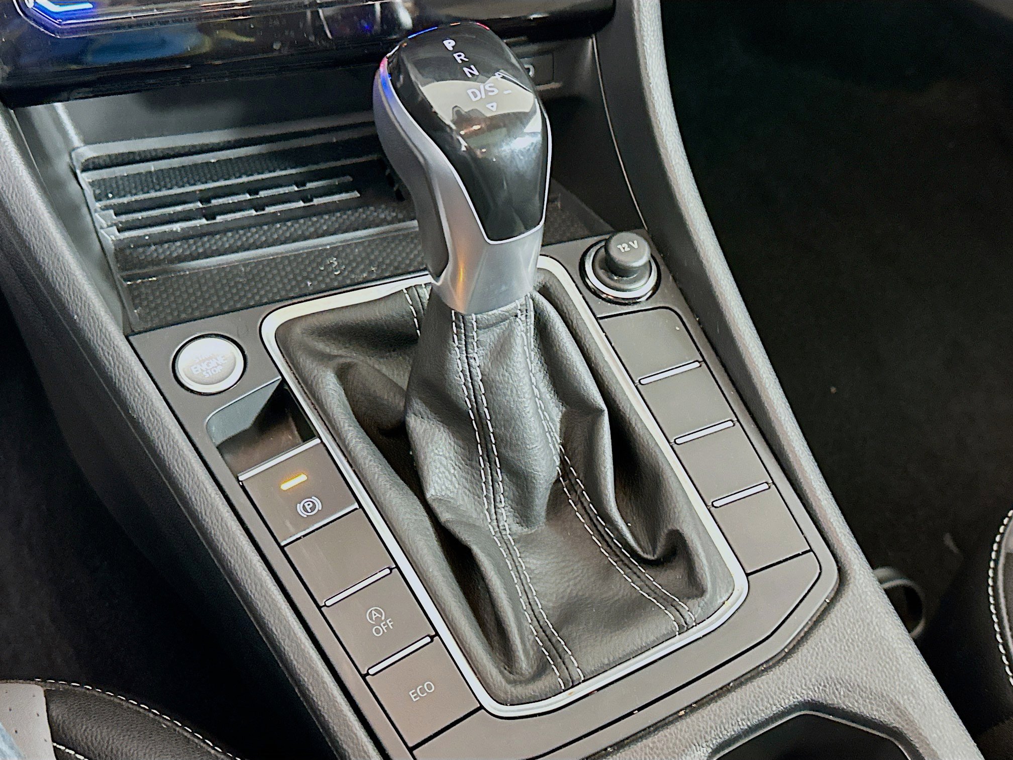 Used 2025 Volkswagen Jetta SE image 24