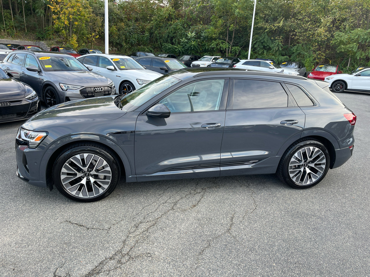 Used 2024 Audi Q8 e-tron Premium Plus w/ Premium Plus Package image 12