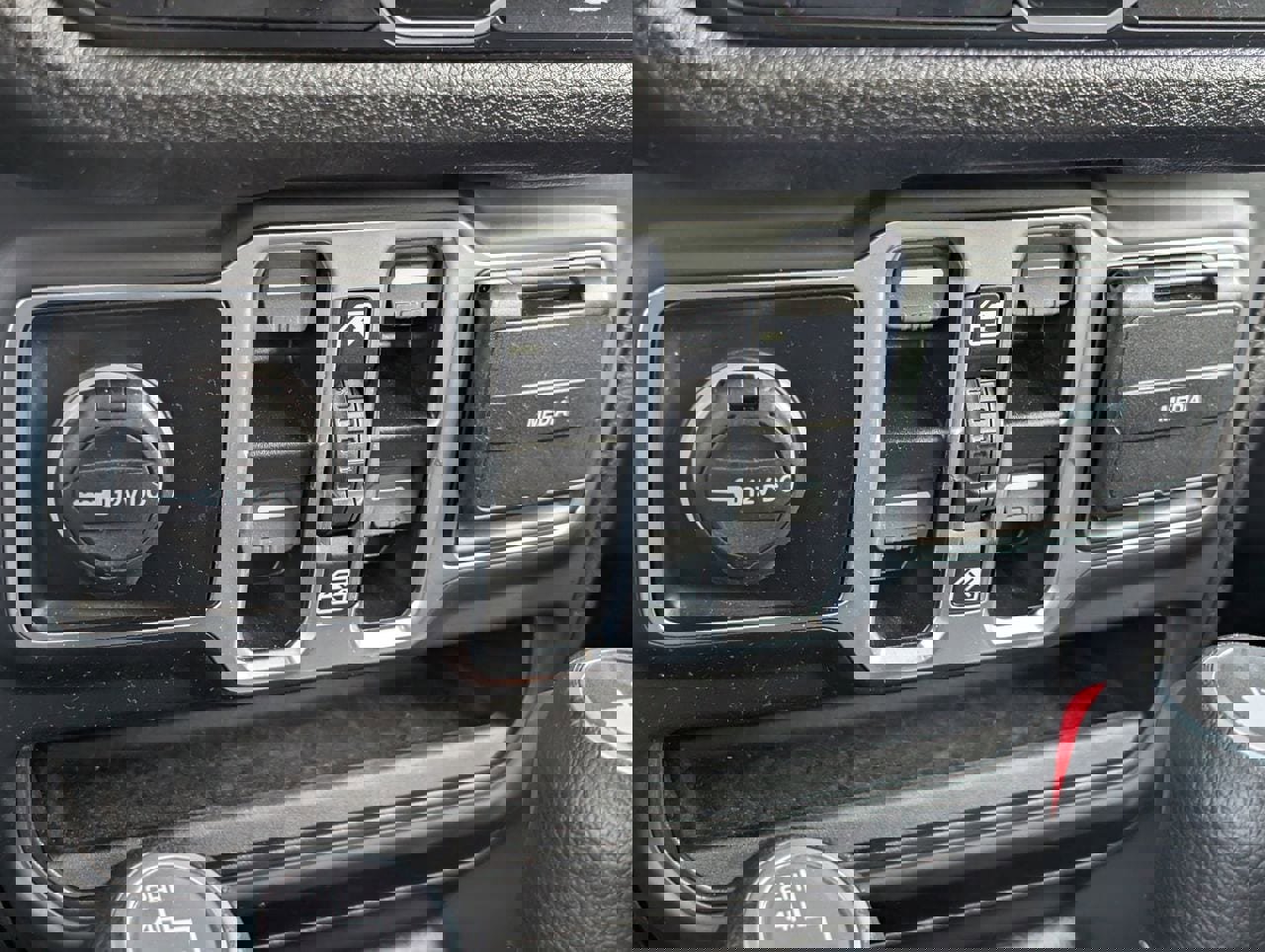 Used 2025 Jeep Wrangler Sport S image 18