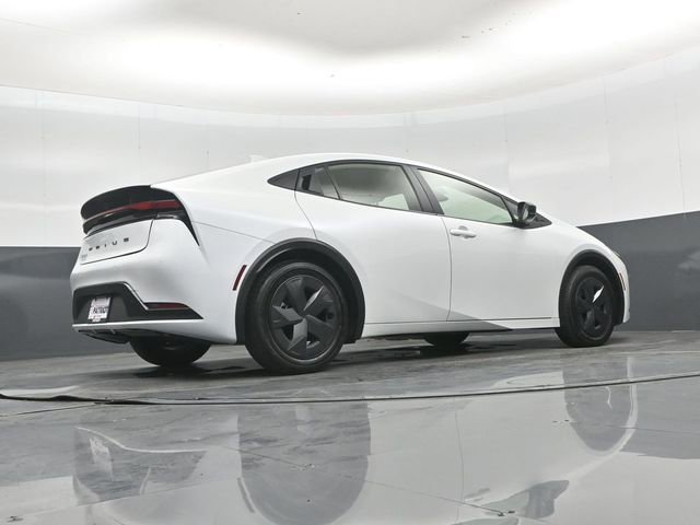 Used 2025 Toyota Prius LE FWD image 39