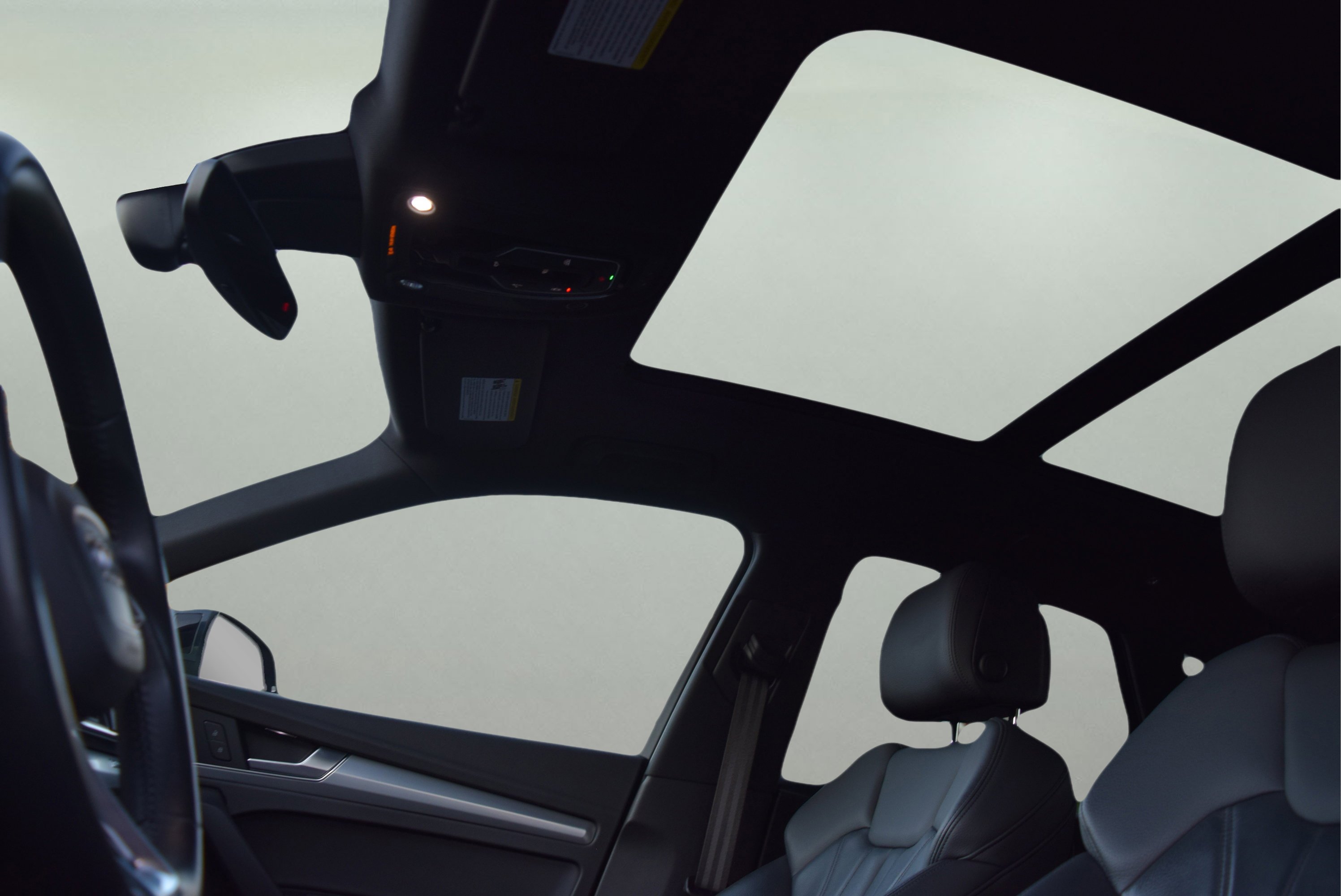 Used 2020 Audi Q5 2.0T Premium w/ Titanium Sport Package image 9