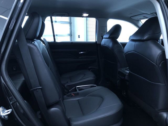 Used 2025 Toyota Grand Highlander AWD image 23