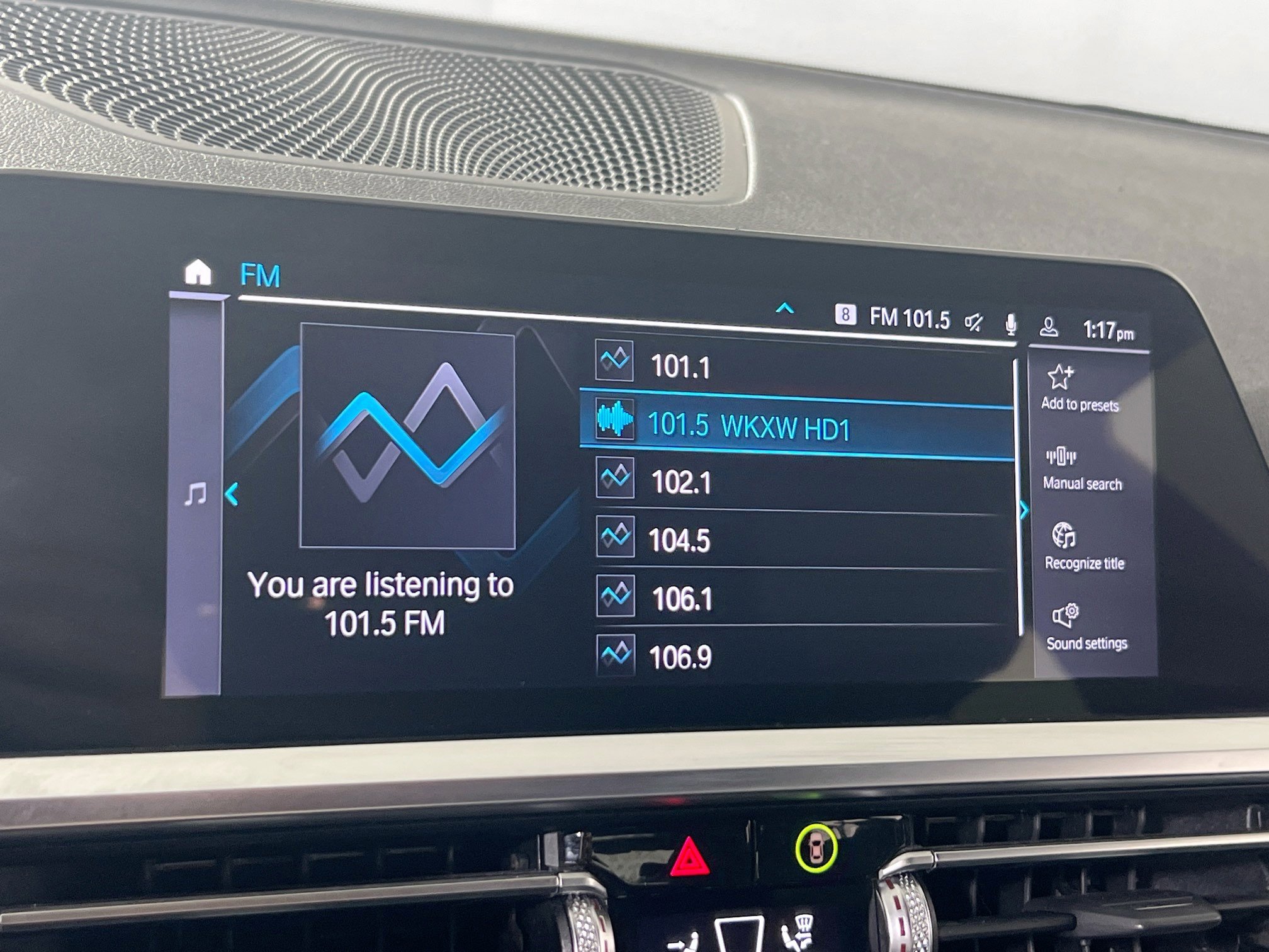 Used 2022 BMW 330e xDrive w/ Premium Package image 15