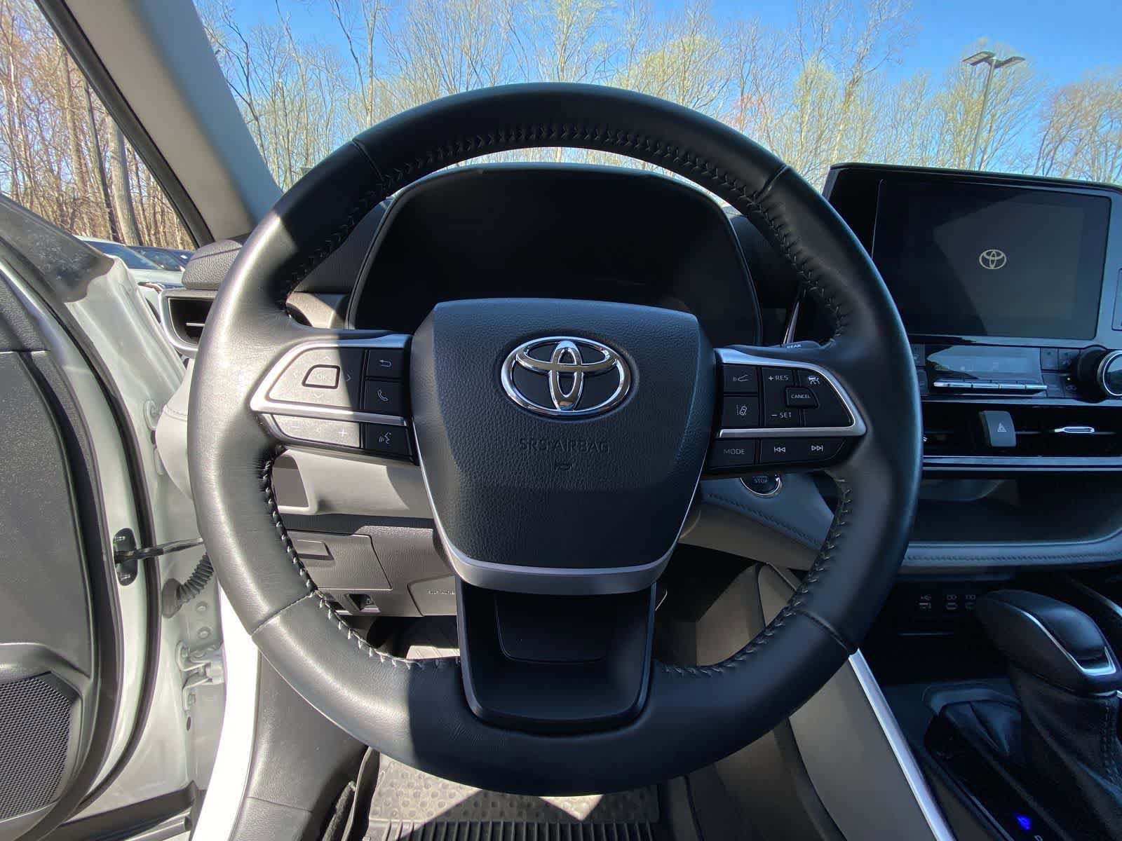 Used 2023 Toyota Highlander LE AWD/4WD image 52