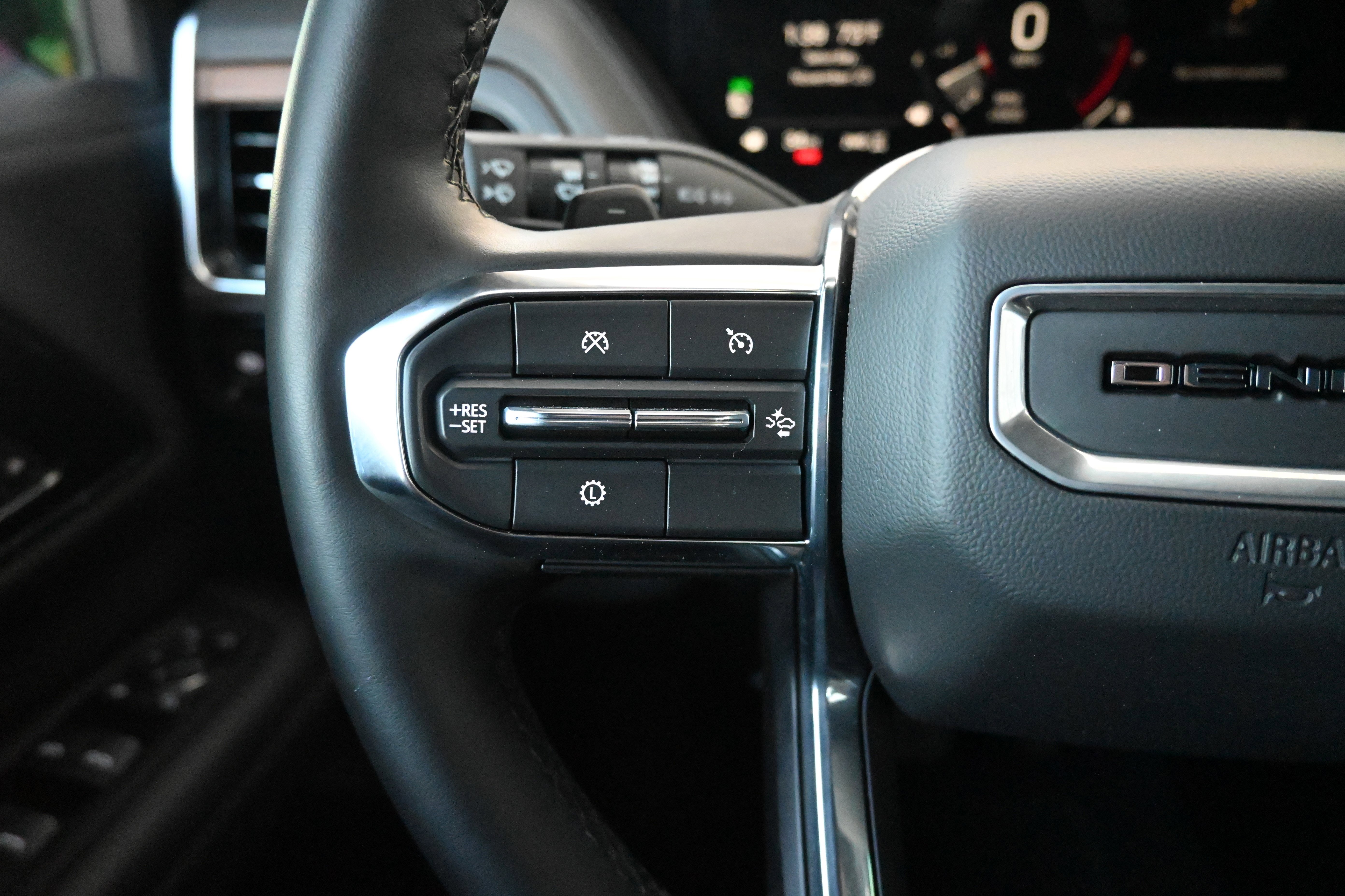 Used 2025 GMC Yukon Denali AWD/4WD image 19